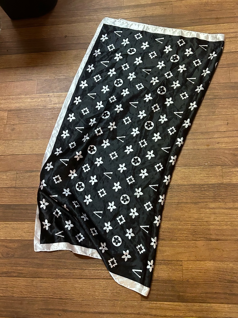 Louis Vuitton Black Satin Floral Logo Scarf with White Trim - Picture 5 of 5